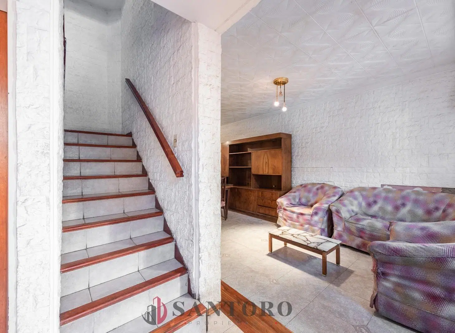 Casa 6 ambientes sobre lote propio. 5 dormitorios. Cochera, patio y terraza. Barracas 2