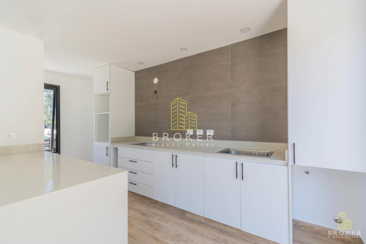 Foto de Venta Casa 4 dormitorios A ESTRENAR Cumbres de Carrasco Barrio Privado, imagen 5