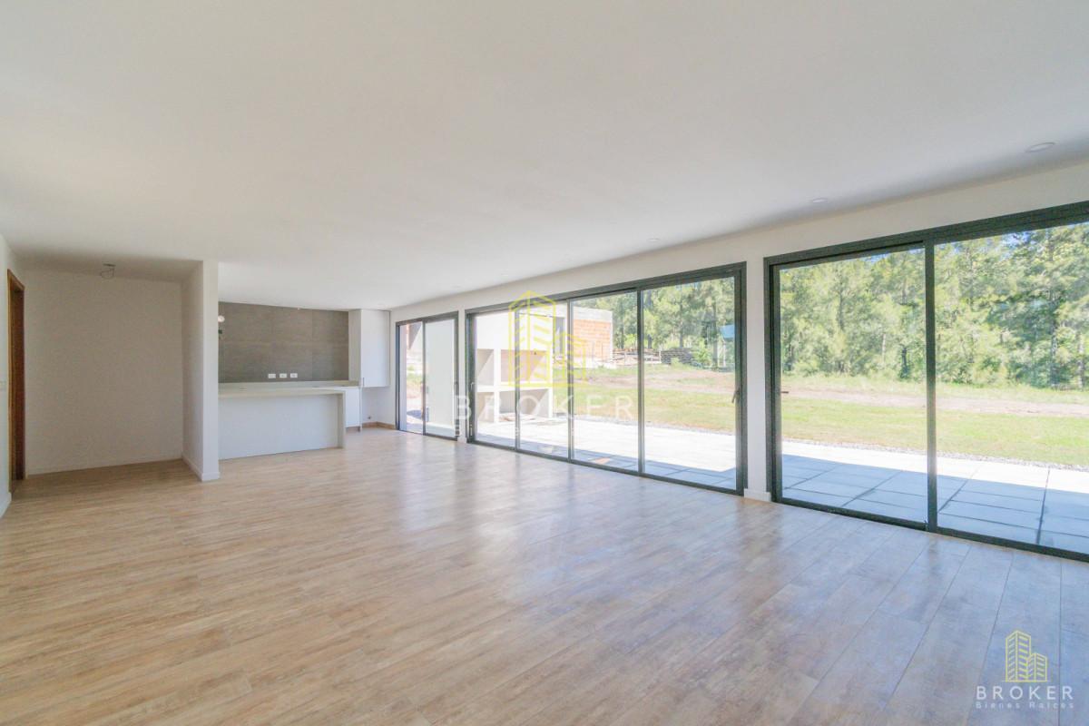 Foto de Venta Casa 4 dormitorios A ESTRENAR Cumbres de Carrasco Barrio Privado, imagen 2