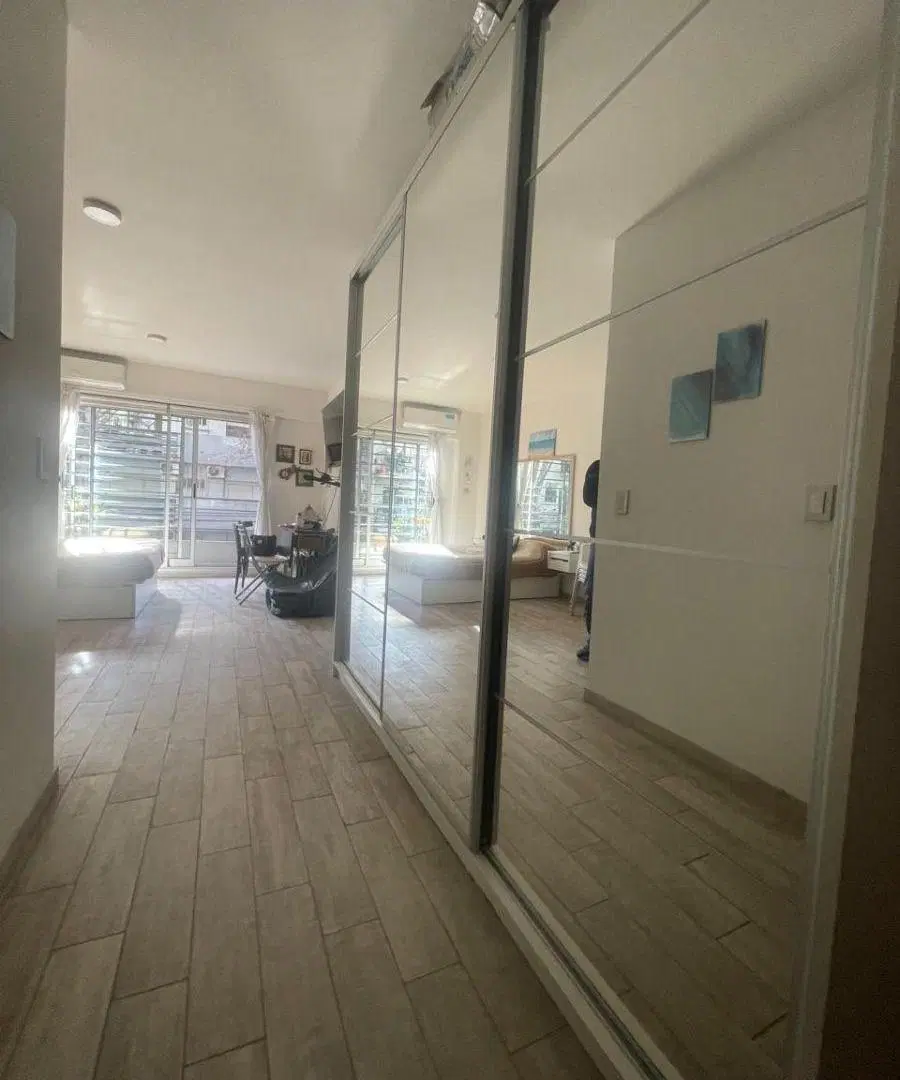Monoambiente de 32,56 m2 muy luminoso con balcón al frente. Apto profesional. 4