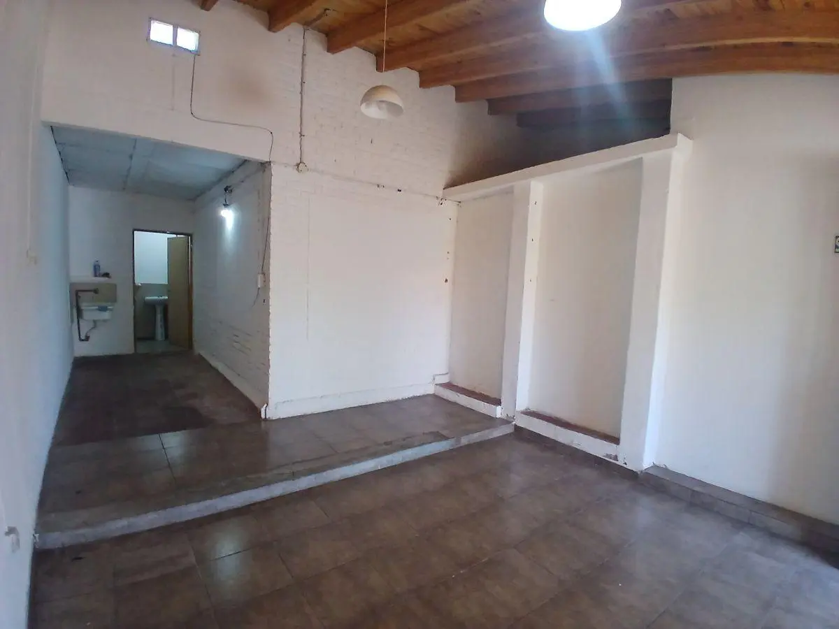 Local comercial en alquiler sobre Calle Padre Vázquez – Gral. Gutierrez 3