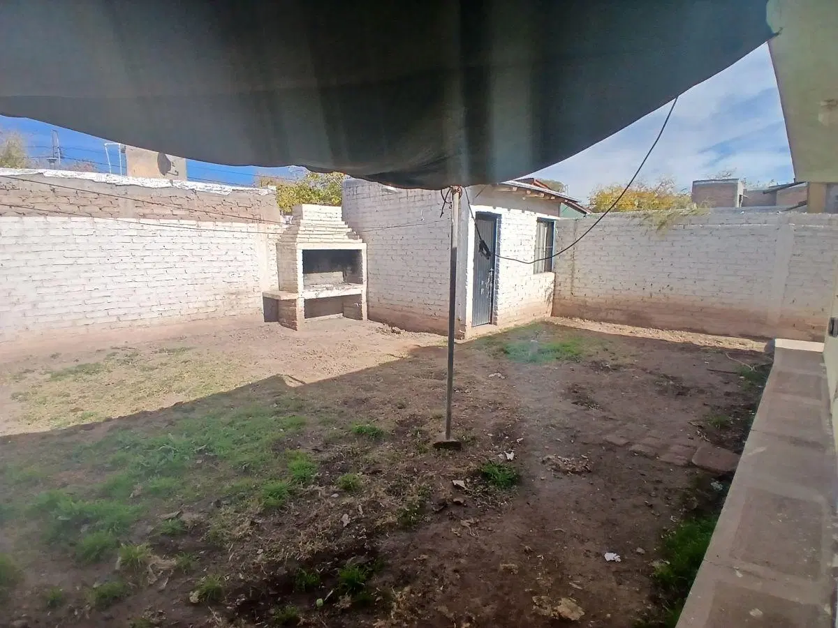 Amplia Casa de 3 dormitorios con patio en alquiler en Luján de Cuyo 5