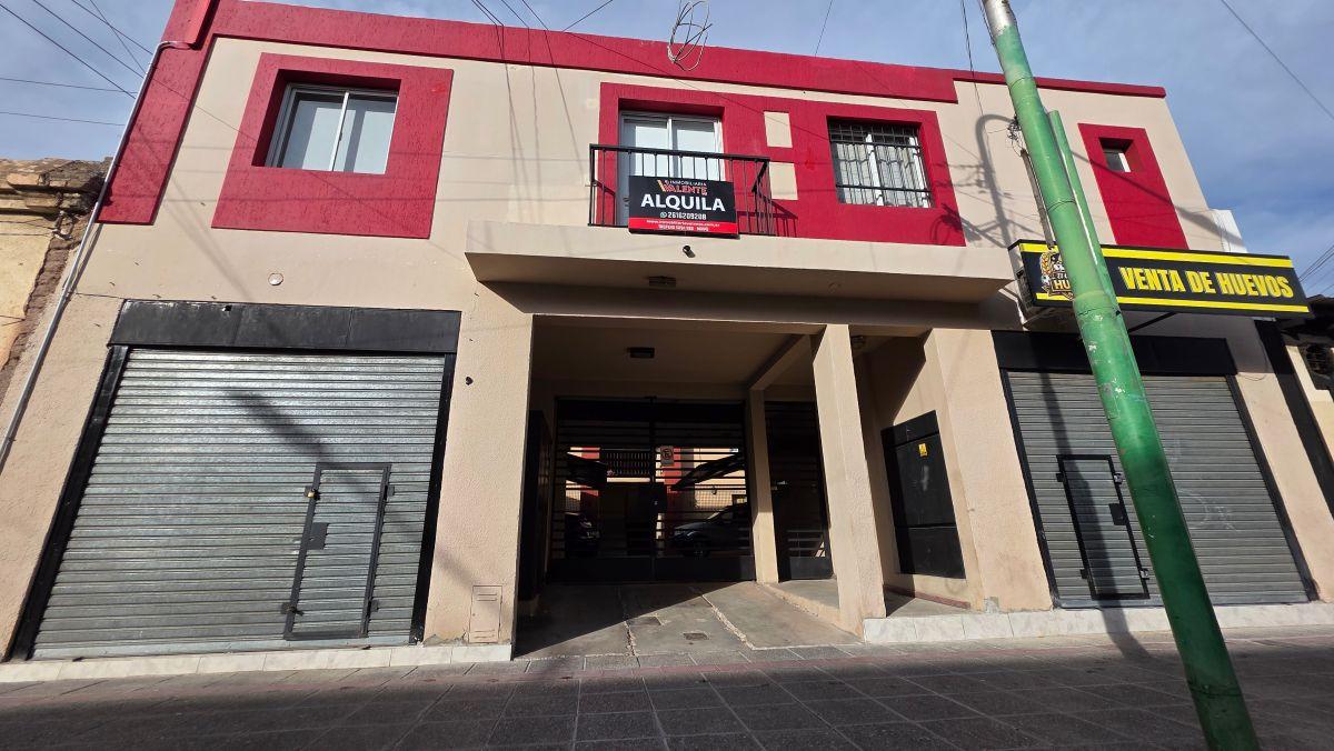 Departamento en alquiler a una cuadra de la plaza, con todo Maipú al alcance de la mano.