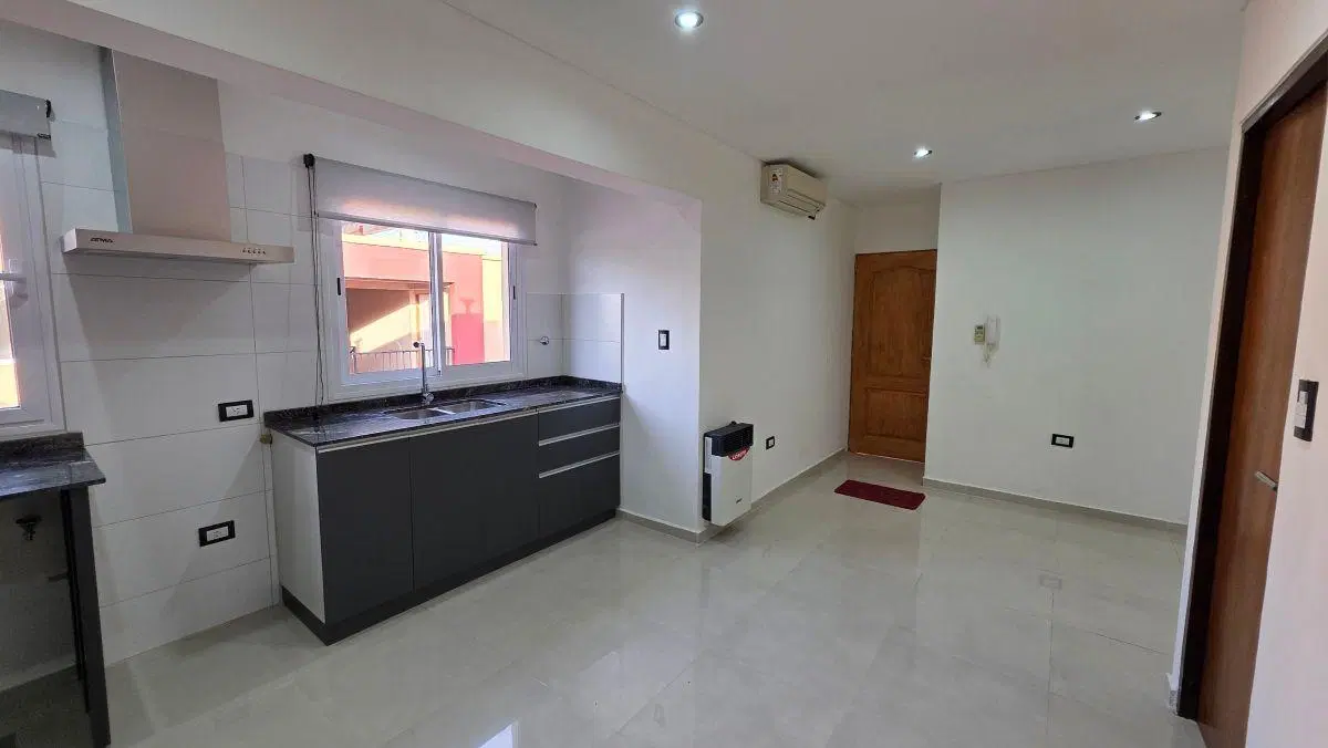 Departamento en alquiler a una cuadra de la plaza, con todo Maipú al alcance de la mano. 5