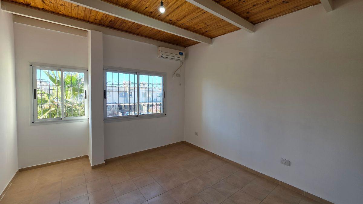Foto de Alquiler Hermoso Departamento Dúplex 2 dormitorios y patio en Maipú, imagen 2