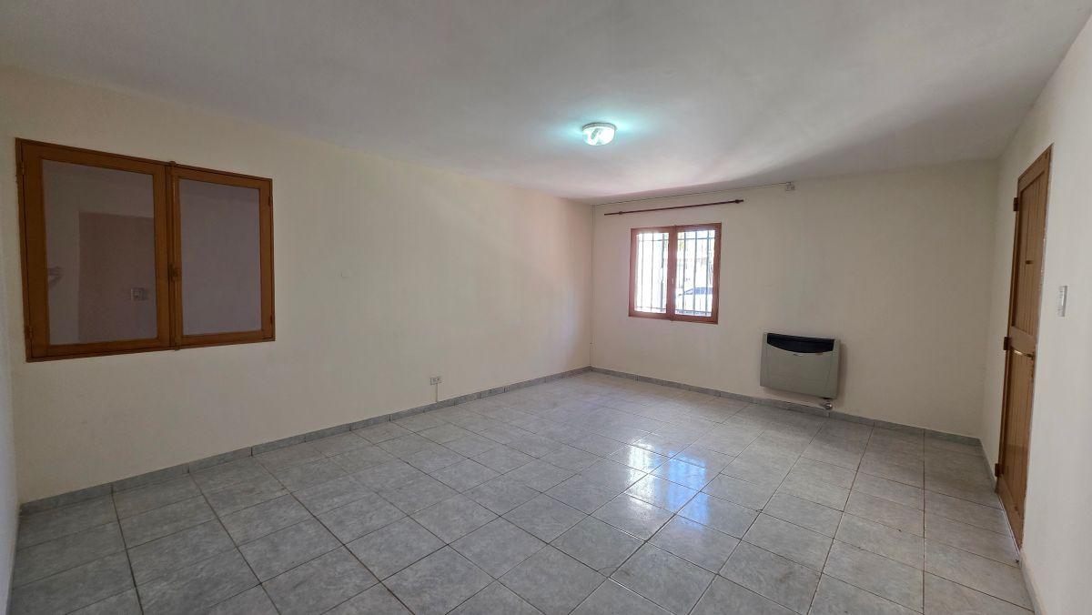 Foto de Casa de 4 dormitorios en alquiler en Barrio San Eduardo, Luzuriaga, imagen 4