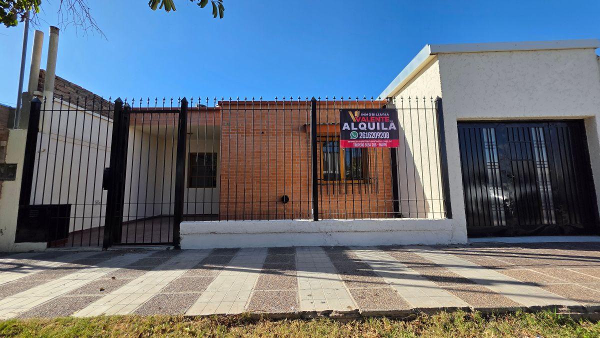 Foto de Casa de 4 dormitorios en alquiler en Barrio San Eduardo, Luzuriaga, imagen 3