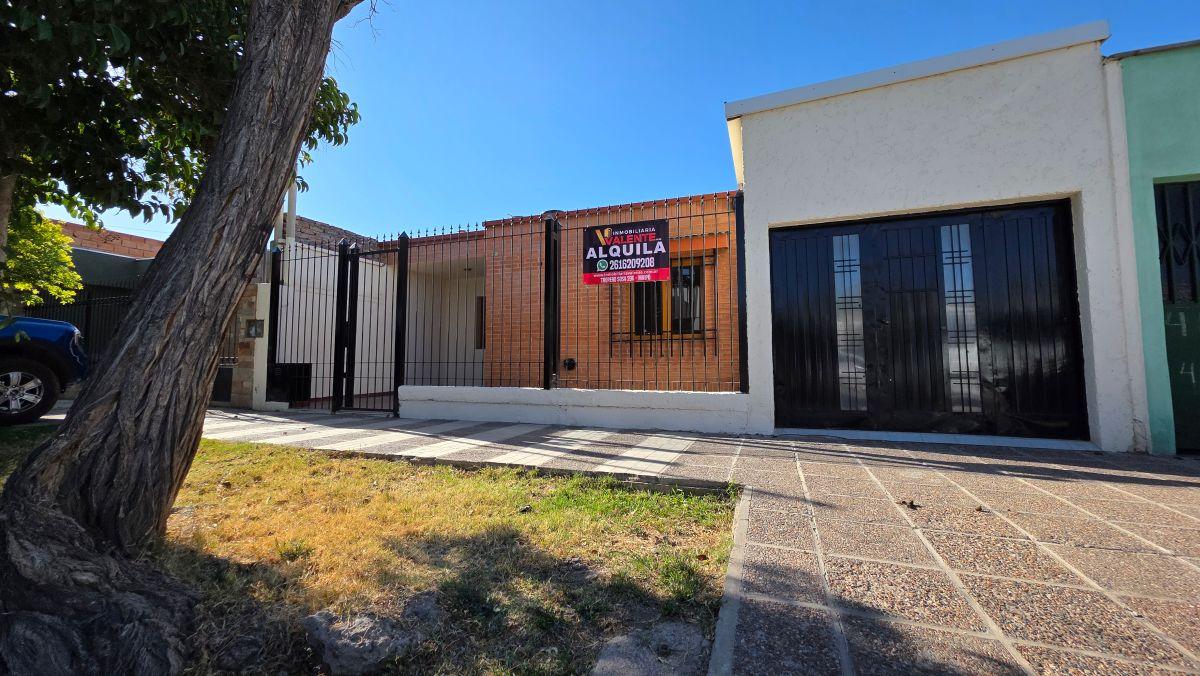 Foto de Casa de 4 dormitorios en alquiler en Barrio San Eduardo, Luzuriaga, imagen 1