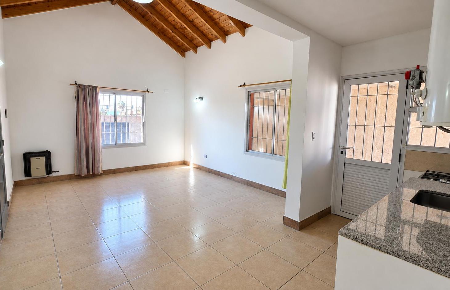 Foto de Impecable Casa de 3 Dorm. en B° Natania 47, Luzuriaga - Maipú, imagen 3