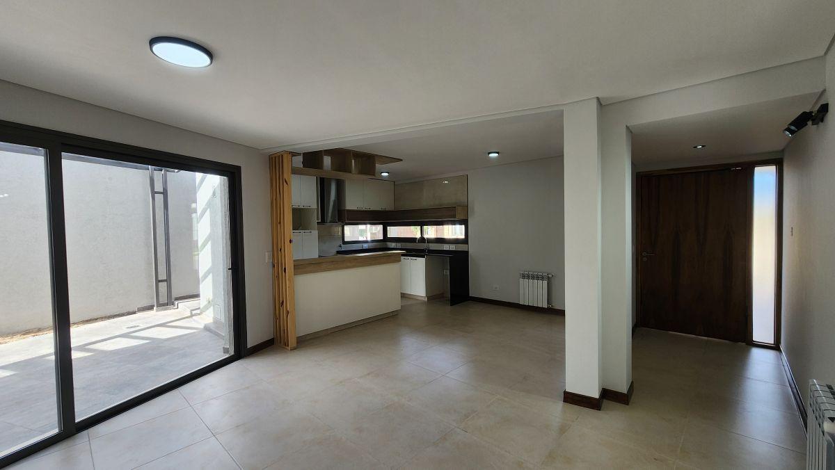 Foto de Alquiler de Casa a estrenar en Barrio Privado Solares de Alsina - Maipú, imagen 2