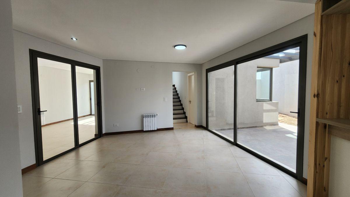 Foto de Alquiler de Casa a estrenar en Barrio Privado Solares de Alsina - Maipú, imagen 3