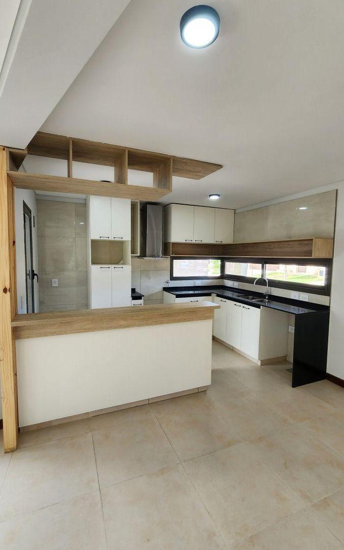 Foto de Alquiler de Casa a estrenar en Barrio Privado Solares de Alsina - Maipú, imagen 4