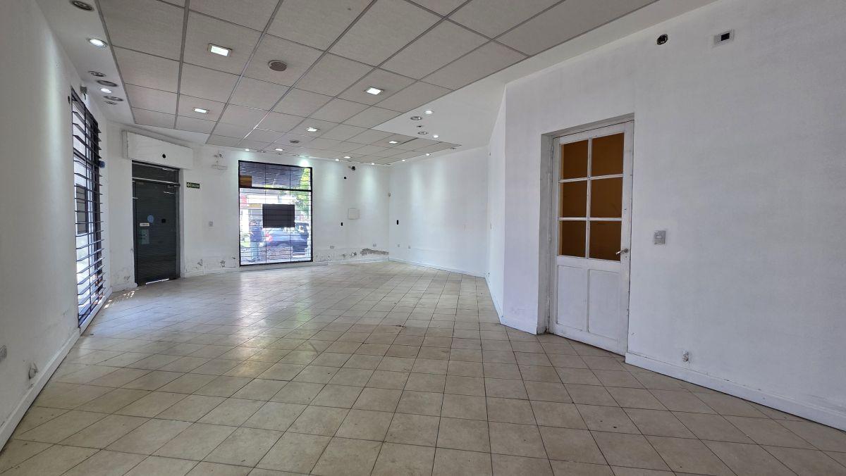 Foto de Excelente salón en Alquiler en importante esquina de Maipú, imagen 5