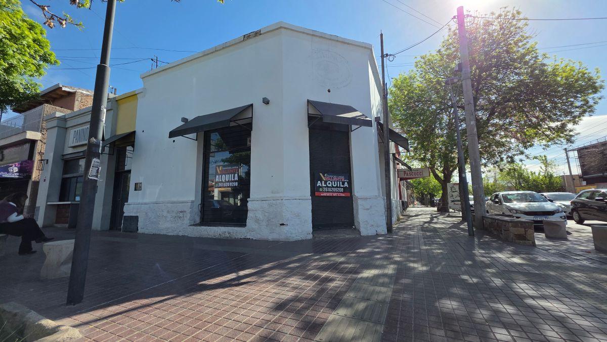 Foto de Excelente salón en Alquiler en importante esquina de Maipú, imagen 3