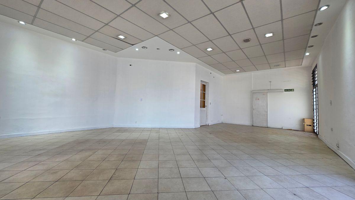 Foto de Excelente salón en Alquiler en importante esquina de Maipú, imagen 4