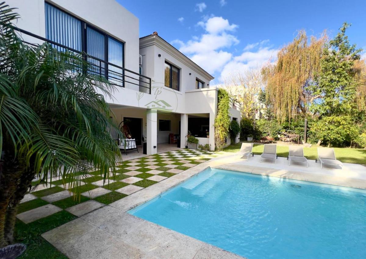 Casa en Venta en Club de Campo Abril 4