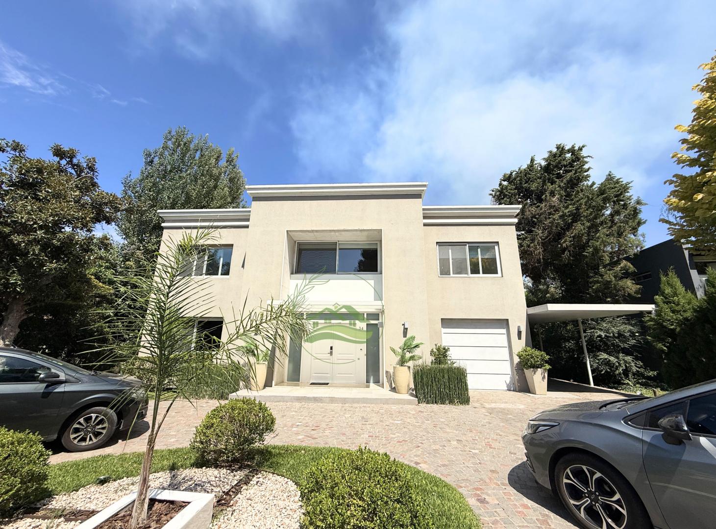 Casa en Venta en Abril Club de Campo