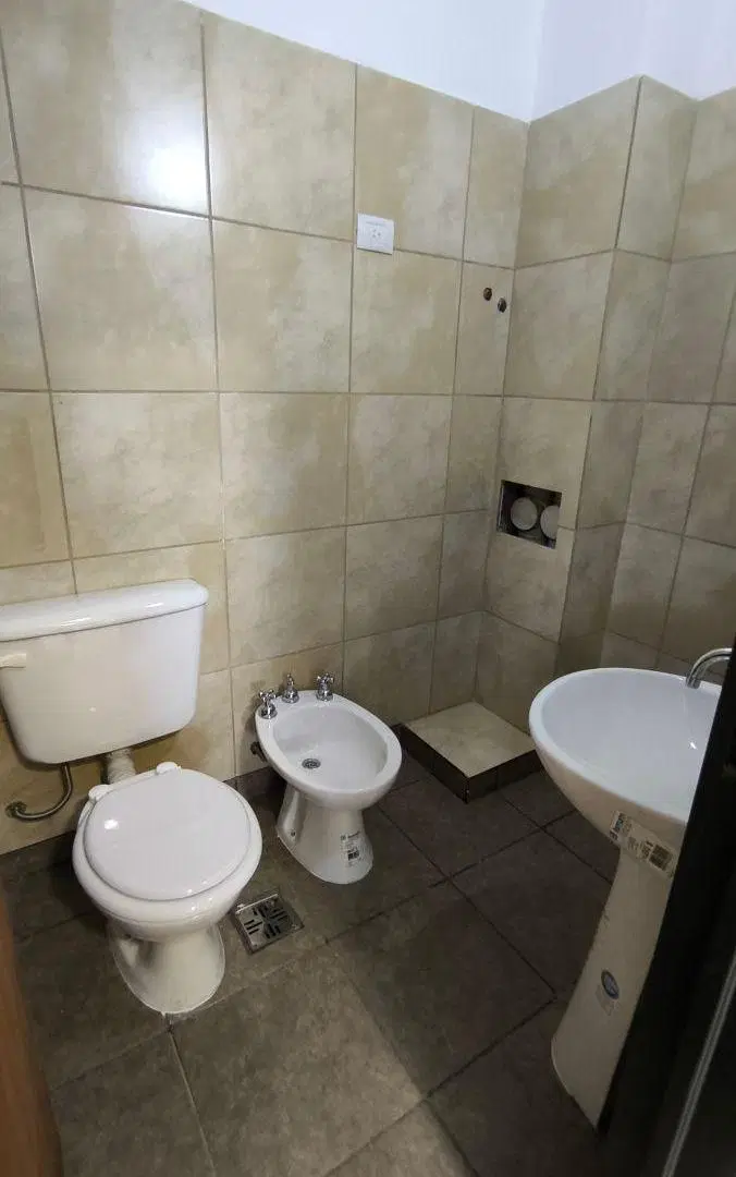 Alquilo local comercial, Barrio San Vicente 4