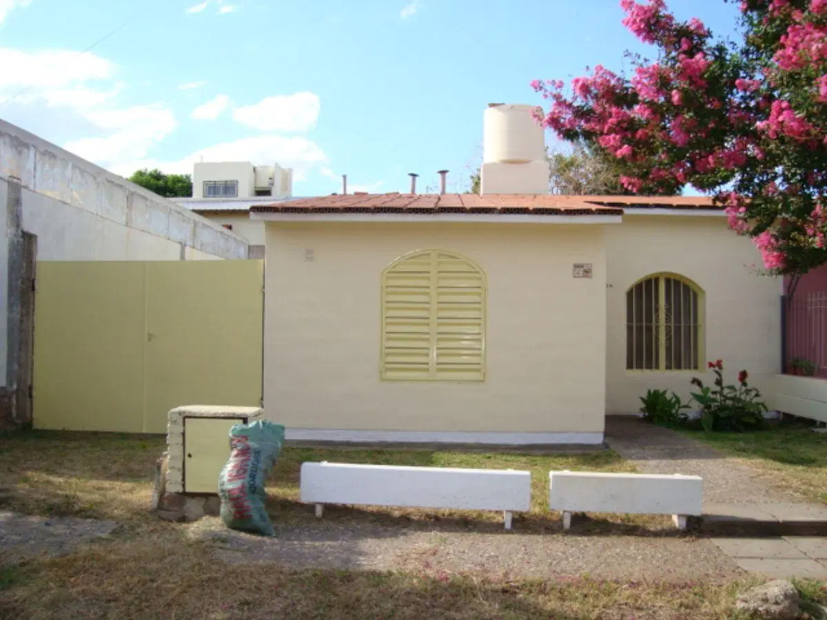 CASA EN ALQUILER O VENTA EN BARRIO BALCARCE (VIEYTES AL 2150) 3