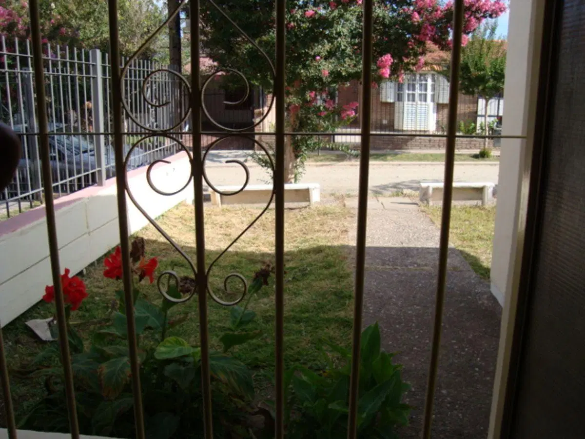 CASA EN ALQUILER O VENTA EN BARRIO BALCARCE (VIEYTES AL 2150) 3
