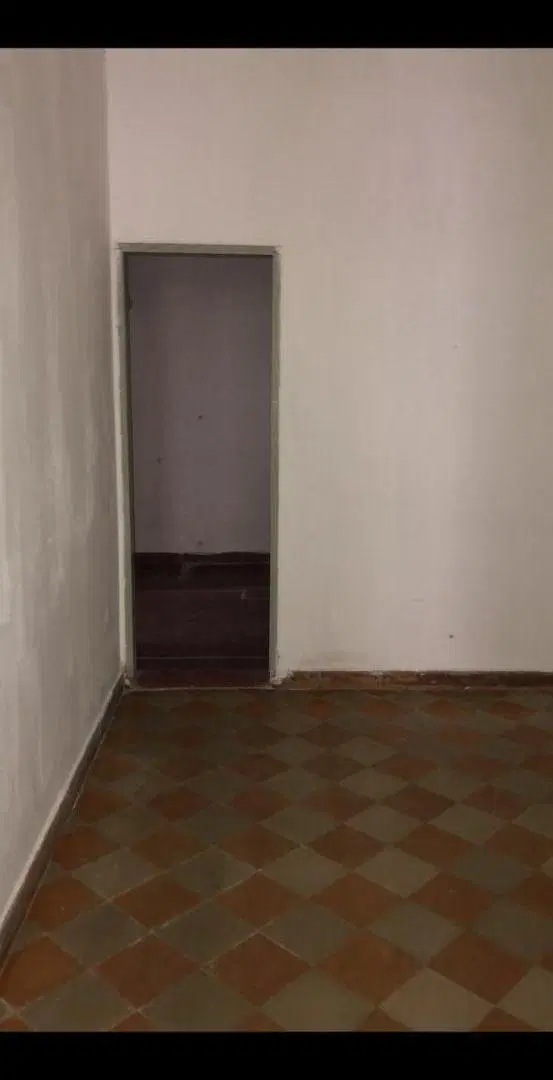 Se Alquila Salón/Depósito LA TABLADA 137 CENTRO 4