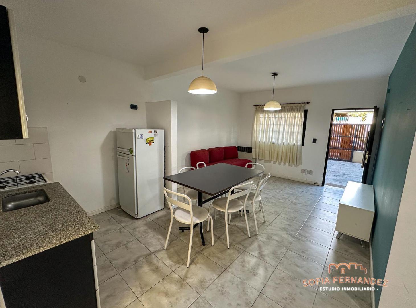 Departamento dos ambientes con cochera y patio -  En alquiler - Santa Teresita