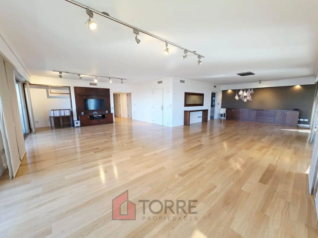 Elegante depto en alquiler en Torre Amalfi, con amenities y seguridad, zona Lincold School 4