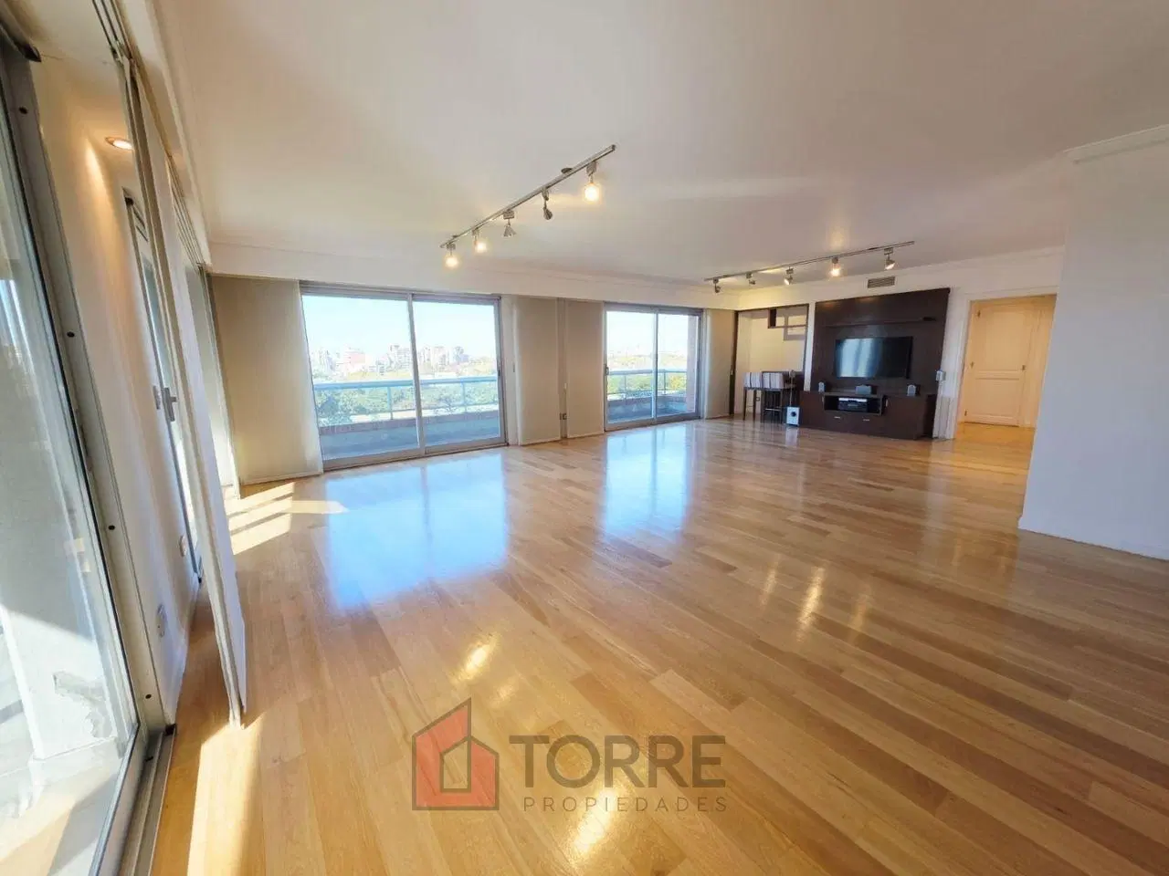 Elegante depto en alquiler en Torre Amalfi, con amenities y seguridad, zona Lincold School 2