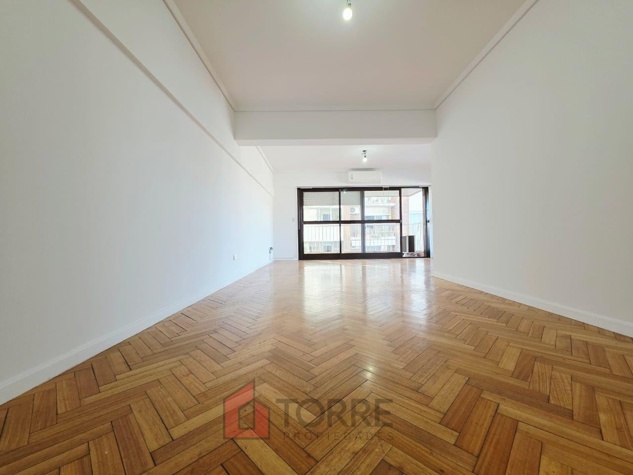 Hermoso departamento en alquiler con balcón aterrazado y cochera fija en pleno Martínez