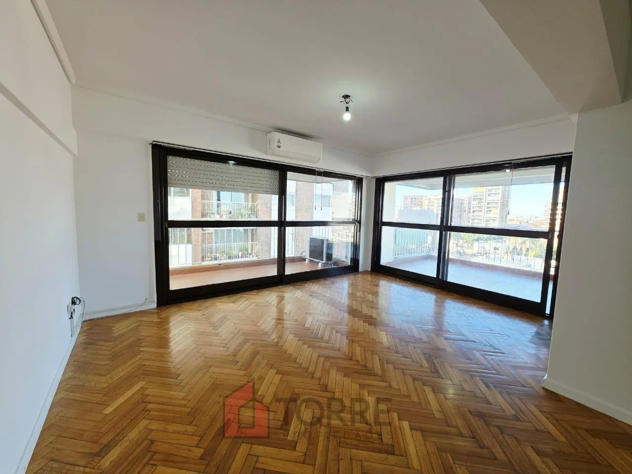Hermoso departamento en alquiler con balcón aterrazado y cochera fija en pleno Martínez 4