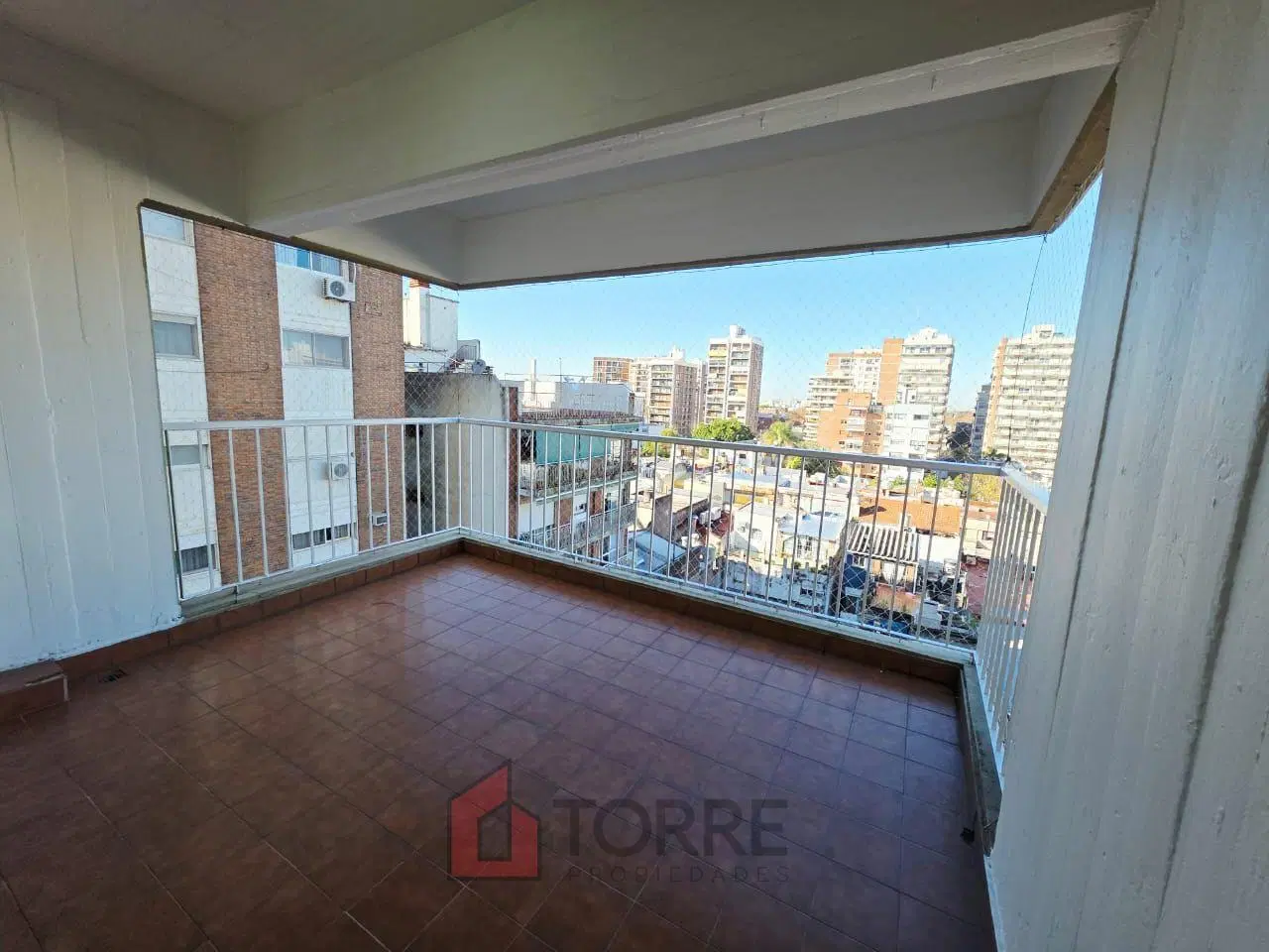 Hermoso departamento en alquiler con balcón aterrazado y cochera fija en pleno Martínez 3
