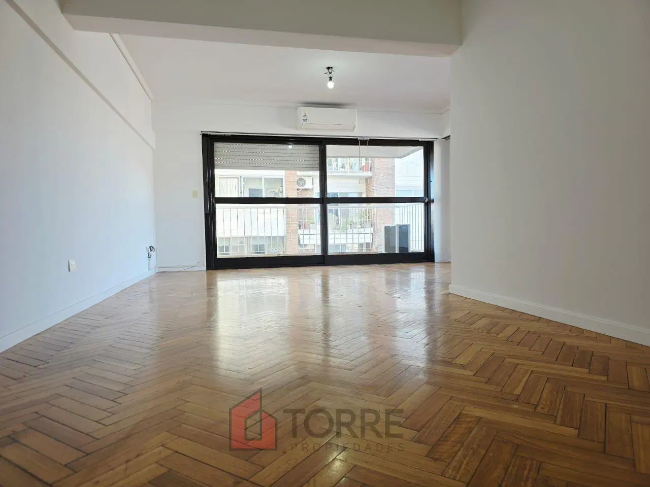 Hermoso departamento en alquiler con balcón aterrazado y cochera fija en pleno Martínez 5