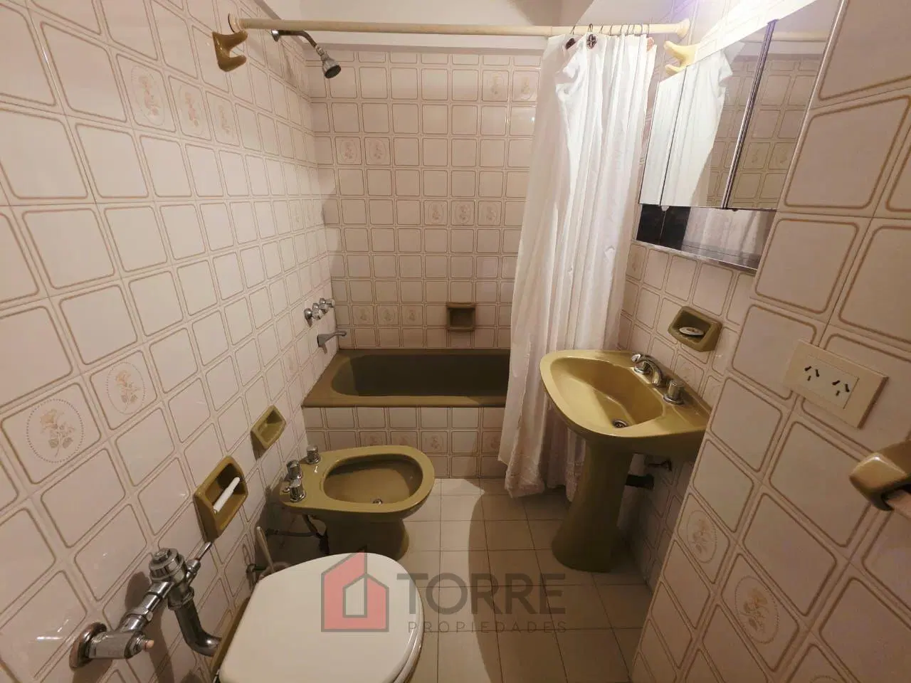 Hermoso departamento en alquiler con balcón aterrazado y cochera fija en pleno Martínez 4