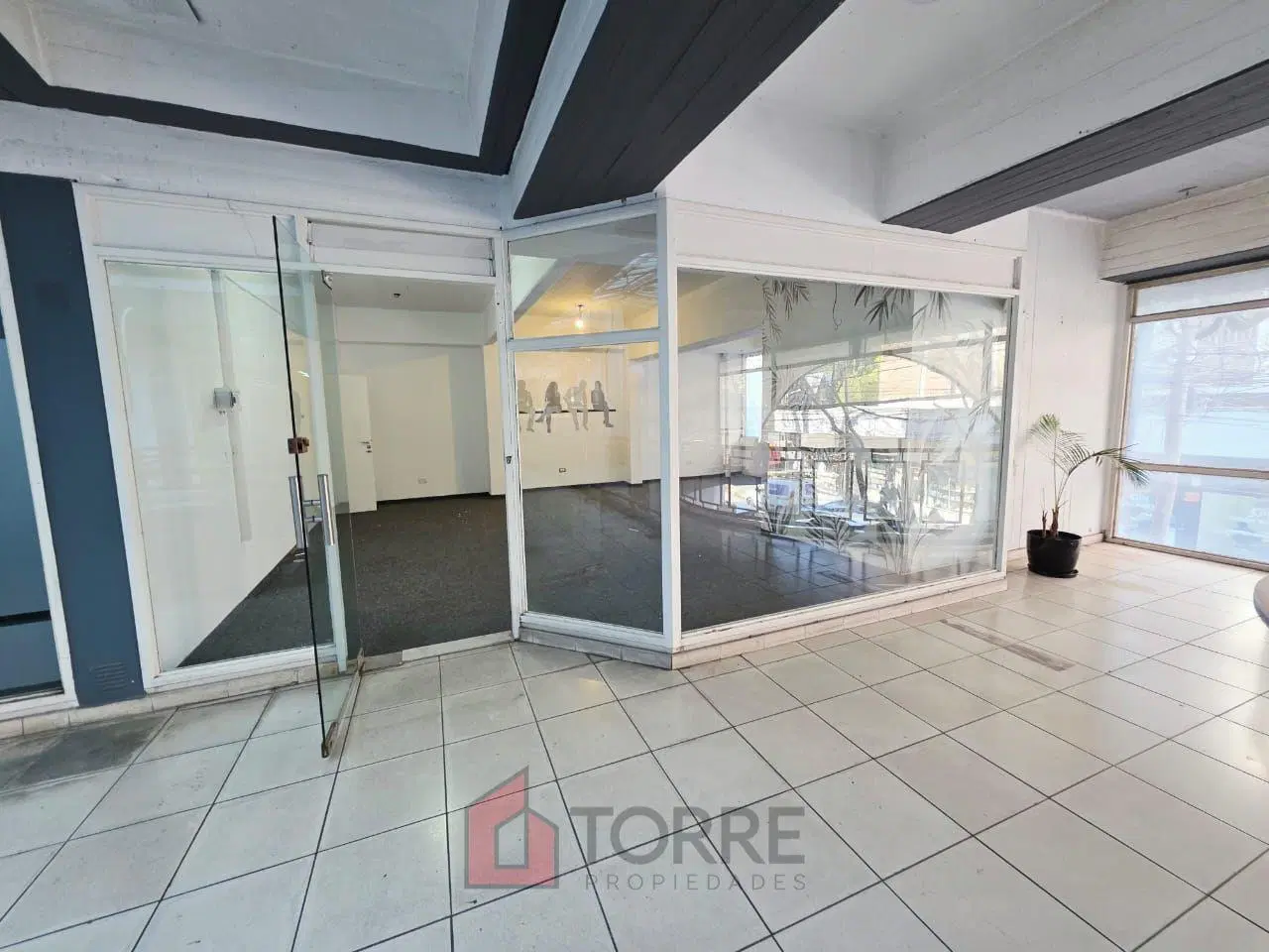 LOCAL/OFICINA EN ALQUILER EN LA MEJOR ZONA COMERCIAL DE MARTÍNEZ, SAN ISIDRO 2