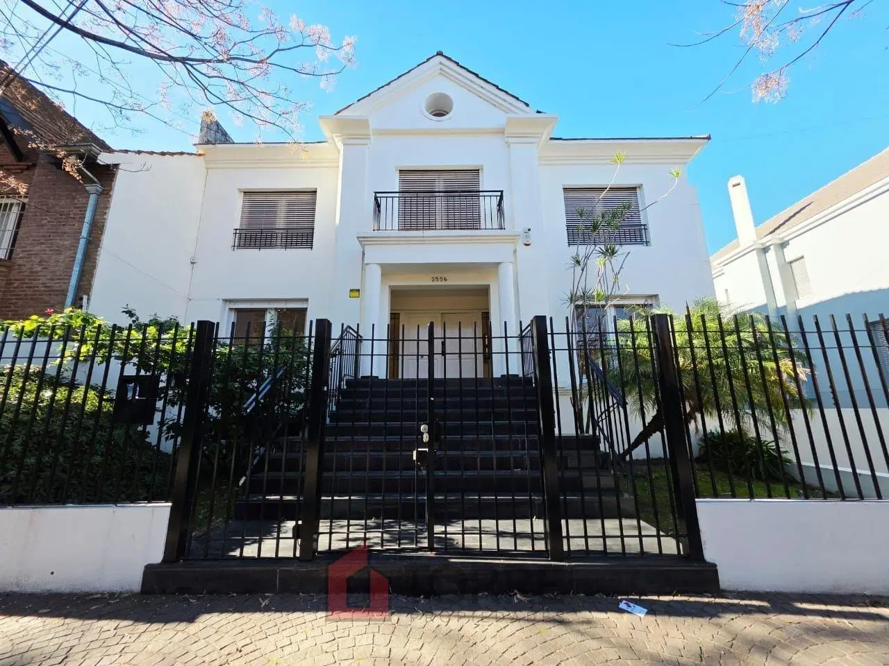 Elegante casa en alquiler en zona residencial de Martínez 3