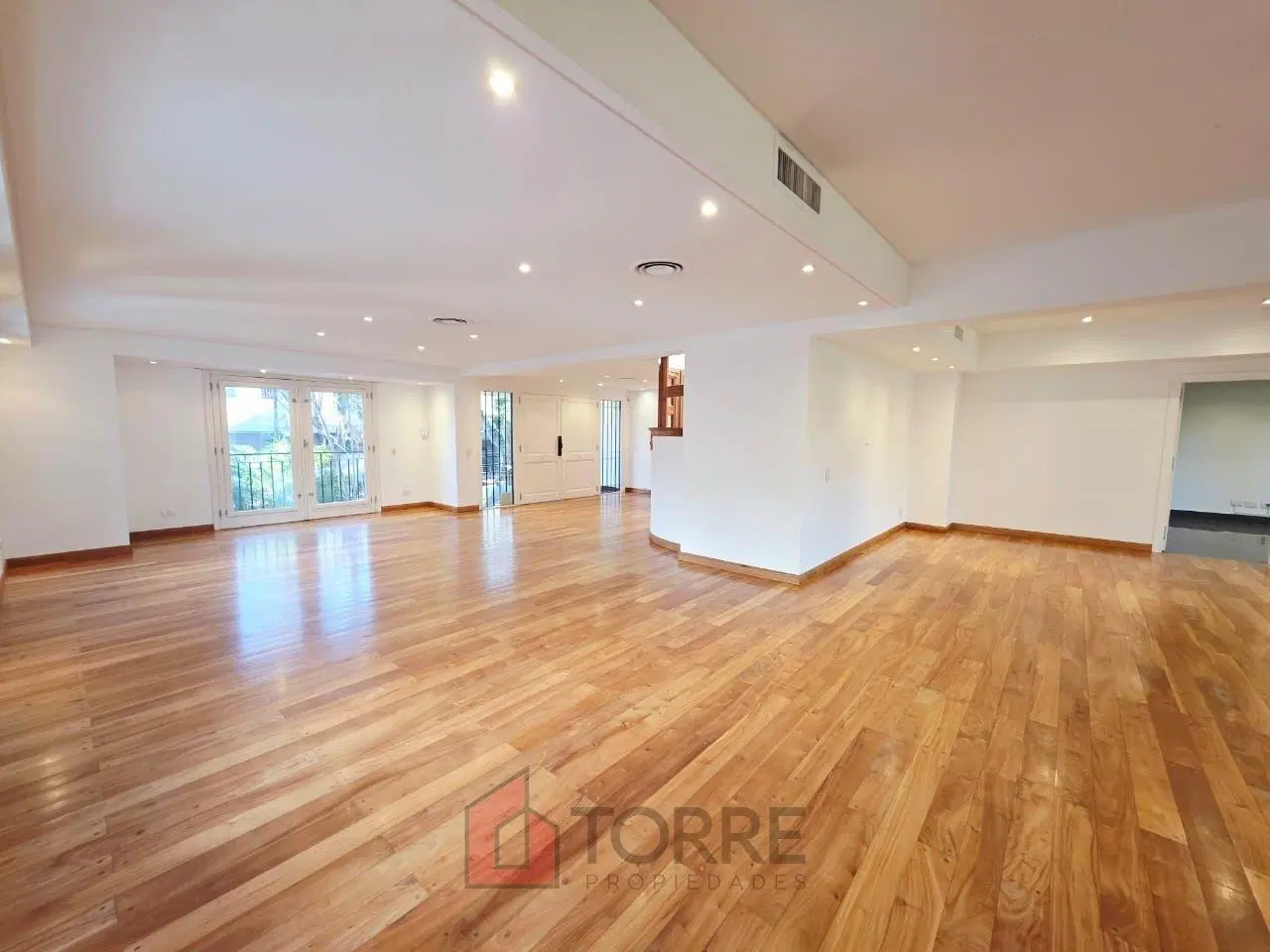 Elegante casa en alquiler en zona residencial de Martínez 4