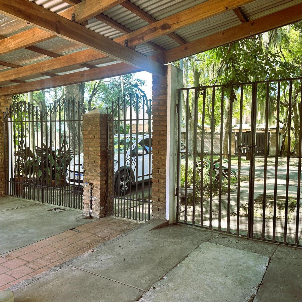Casa con Pileta Baigorria Rio 4