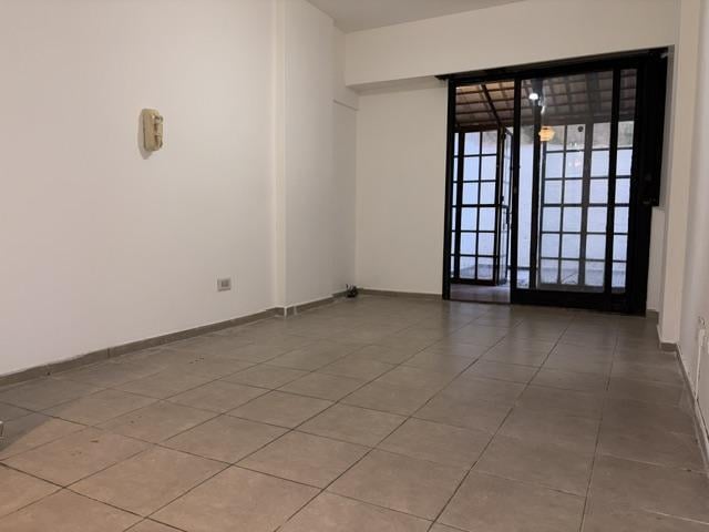 Foto de Montevideo y Paraguay Planta Baja Patio, imagen 3