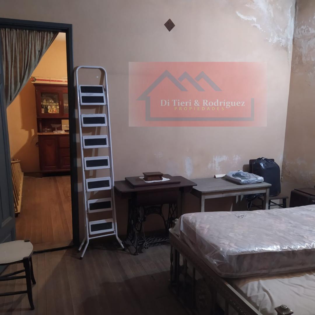 Venta Casa Sobre Lote Propio Sobre La Calle Simbrom, en El Centro de Devoto 2