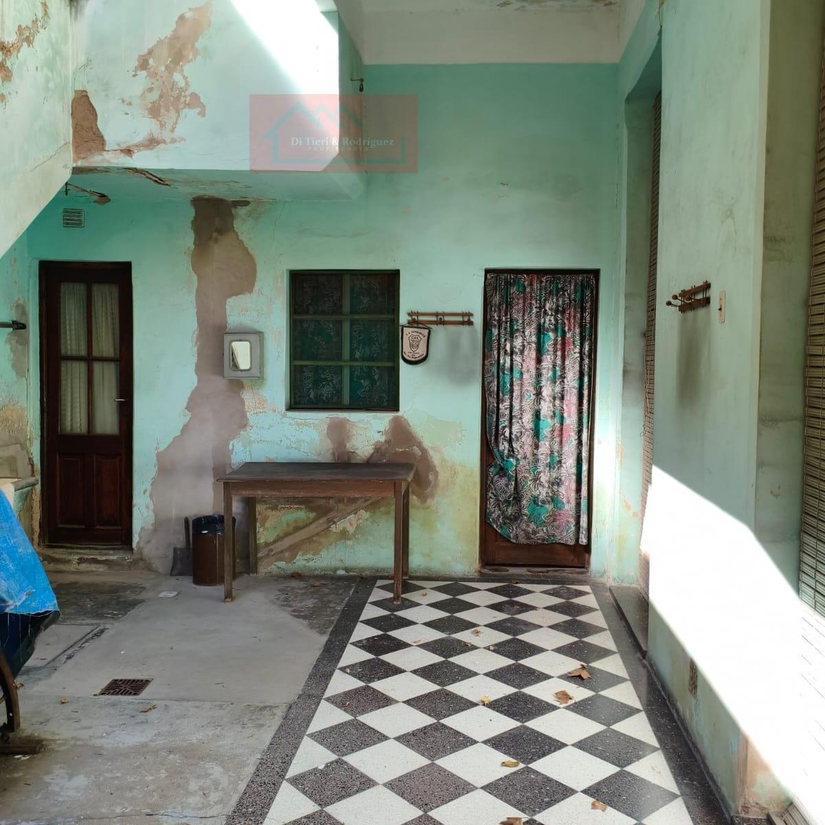 Venta Casa Sobre Lote Propio Sobre La Calle Simbrom, en El Centro de Devoto 3