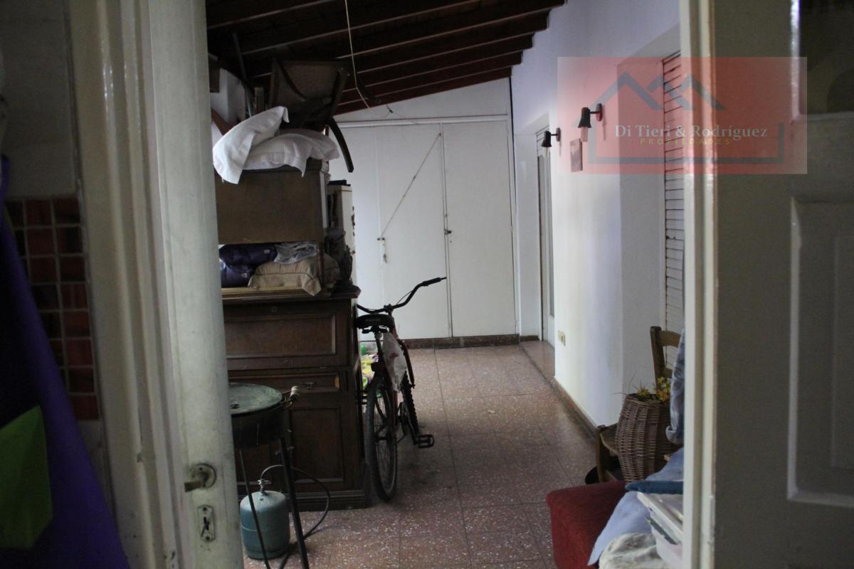 Casa en terreno propio sobre la calle Aviador Pluschow en Ciudad Jardin