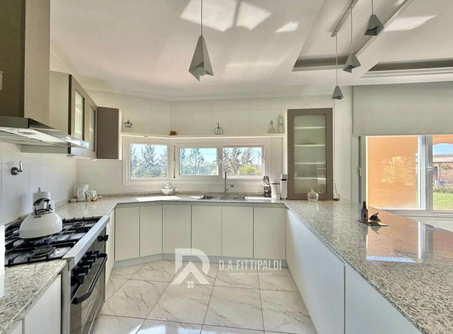 Casa en venta con gran parque pileta quincho Villars Marcos Paz 5
