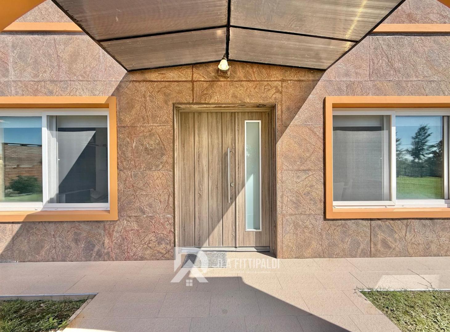 Casa en venta con gran parque pileta quincho Villars Marcos Paz