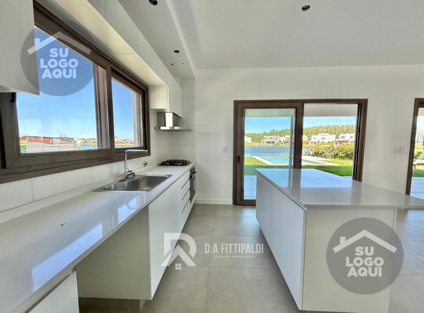 Foto de Casa en venta 6 ambientes galeria pileta parrilla barrio Santa Ana, imagen 2