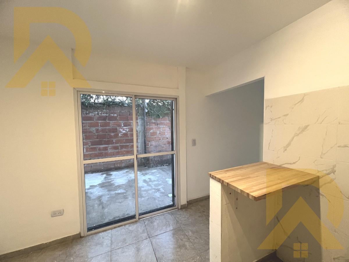 Foto de Departamento Duplex en Alquiler en Don Torcuato 3 ambientes con patio, imagen 2