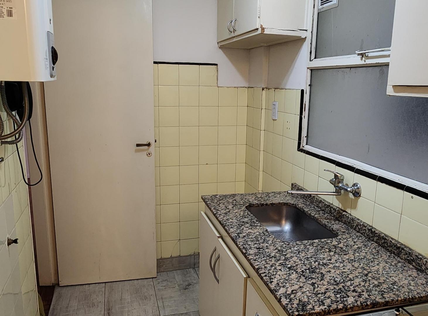 Foto de Gran departamento de 2 ambientes c/balcon y bajas exp., zona Alto, imagen 2