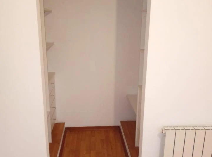 Departamento de 2 amb. c/ cochera - Carlos Tejedor 147.