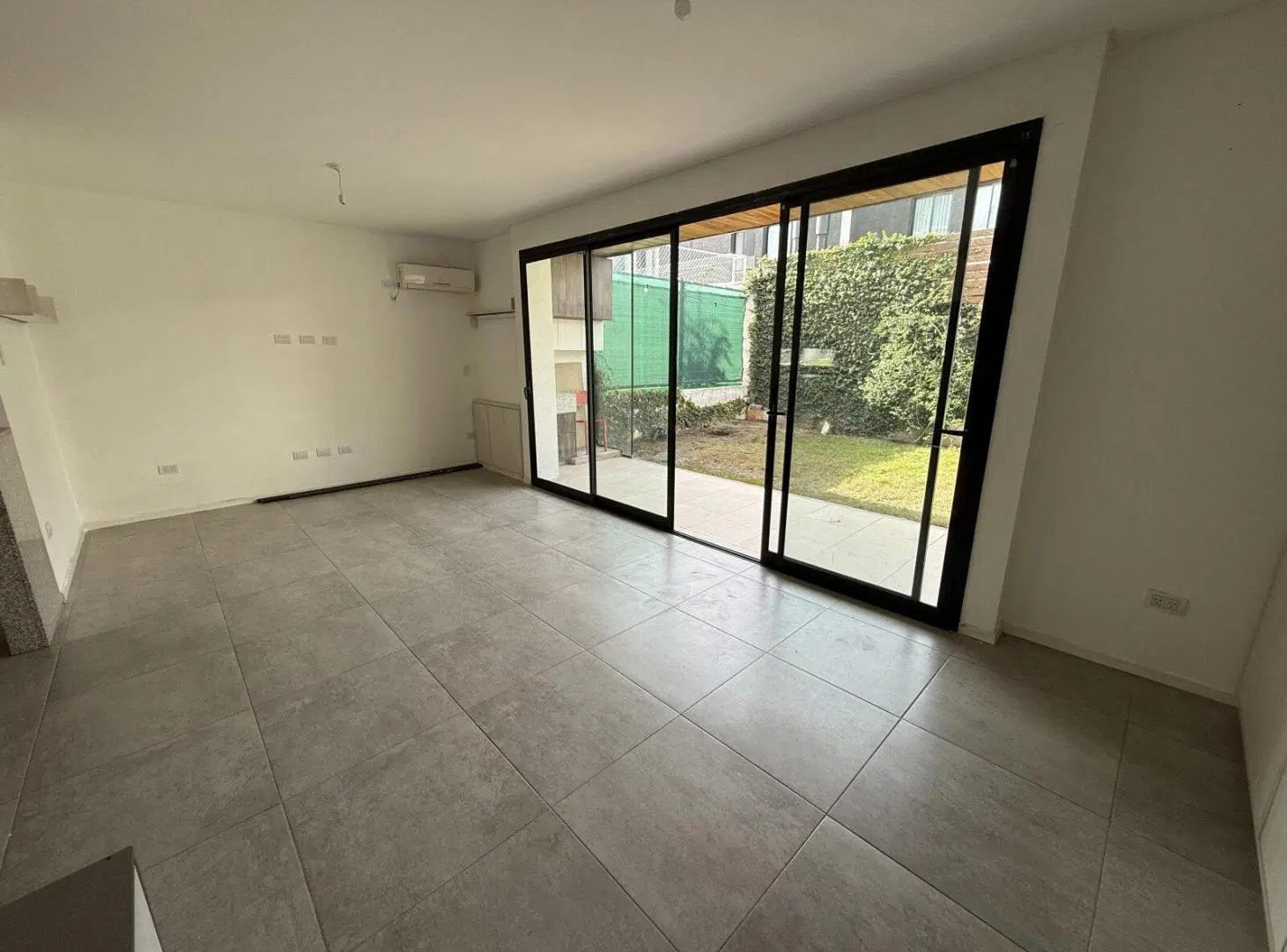 Duplex de 3 dormitorios en venta en Manantiales 1 4