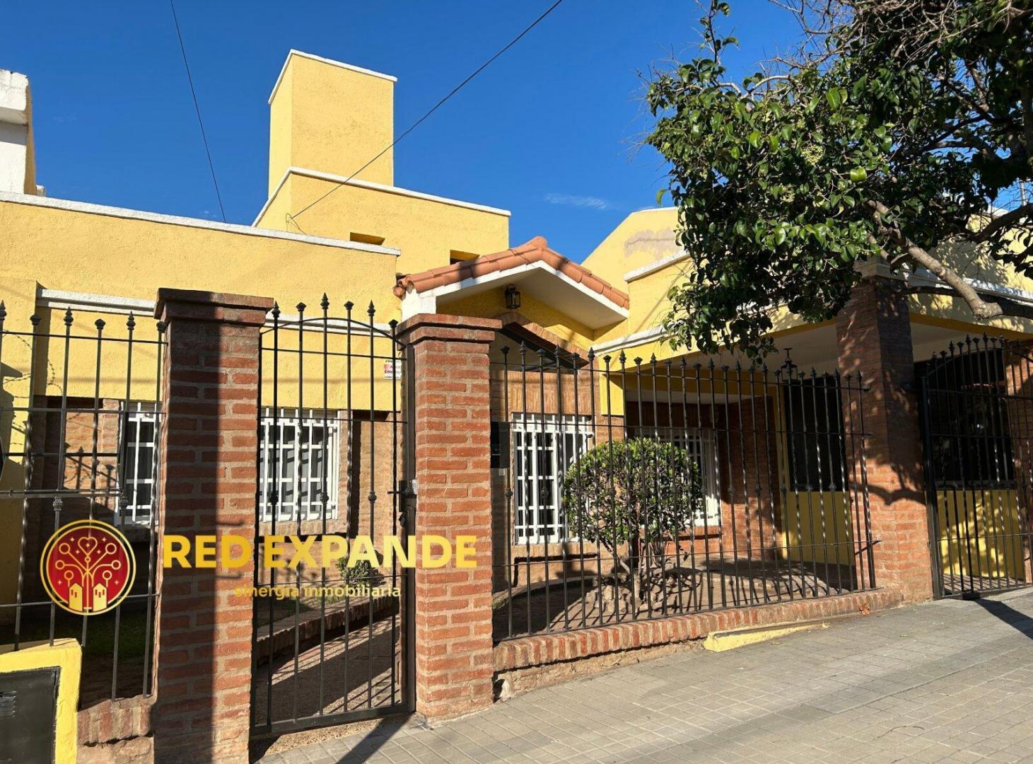 Alquiler Casa en Barrio Parque Chacabuco