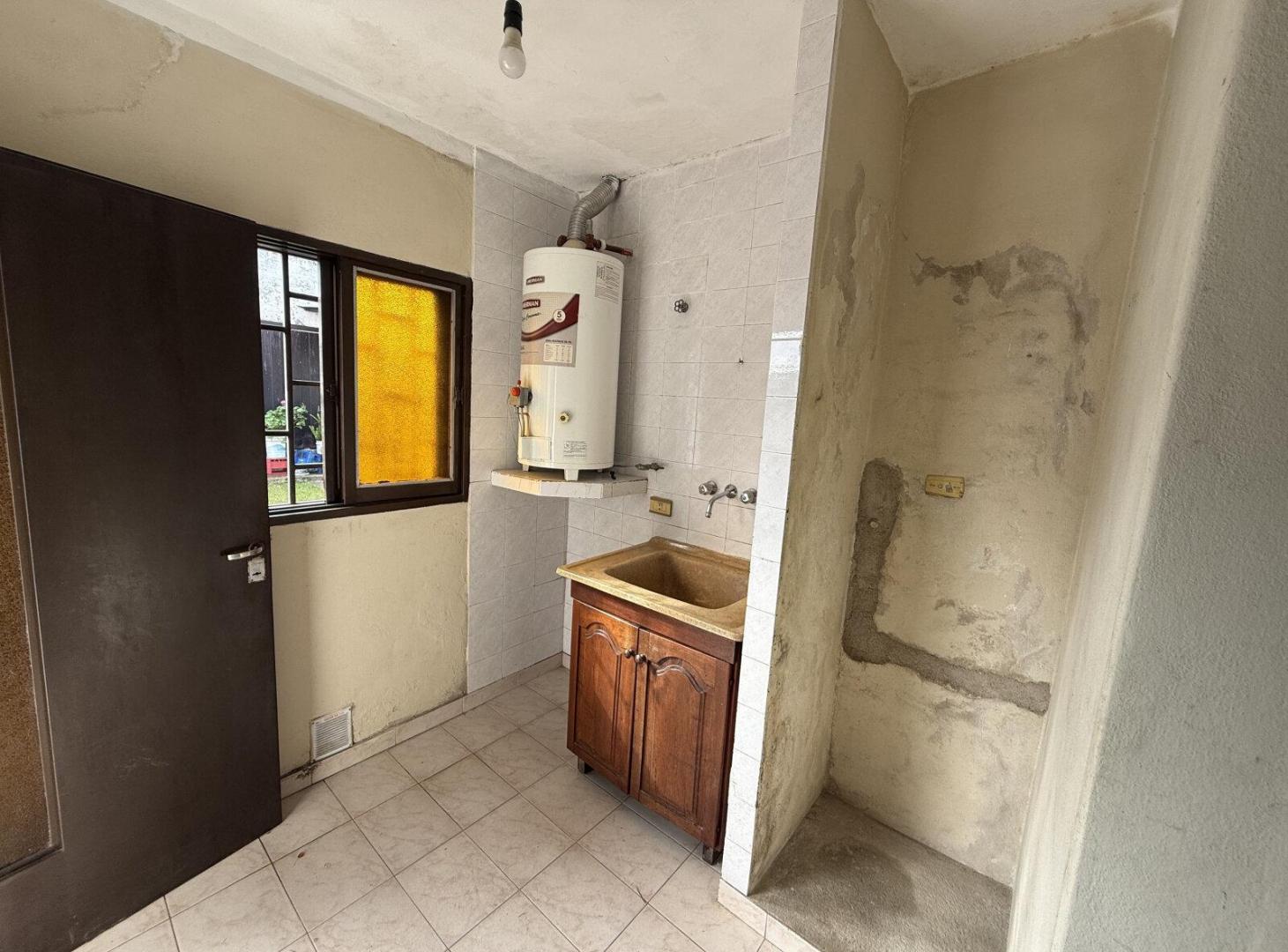 Foto de Galpón + casa de 2 dormitorios en alquiler en Zona Sur, imagen 3